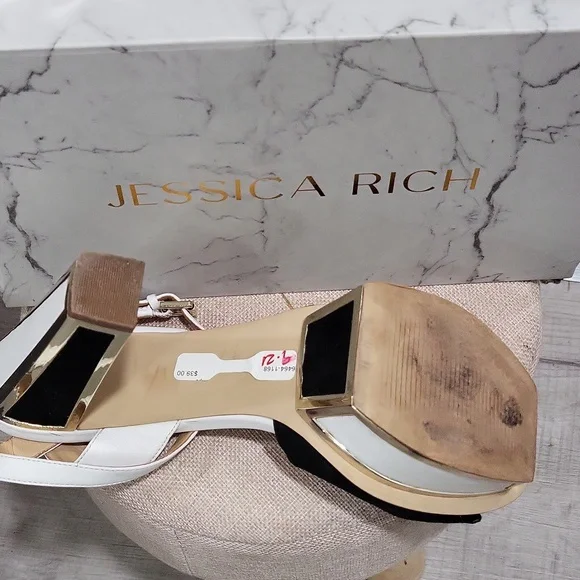 GUESS - Picture 9 of 10